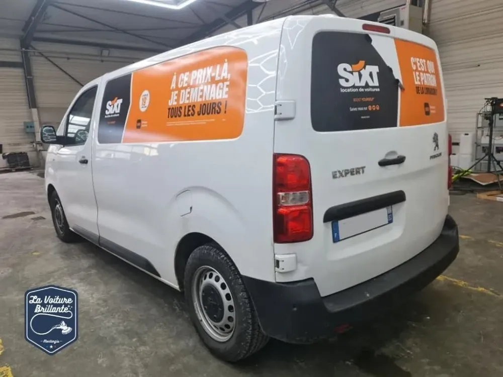 Utilitaire-Preparation-esthetique-interieur-et-exterieur-avec-un-destickage-complet